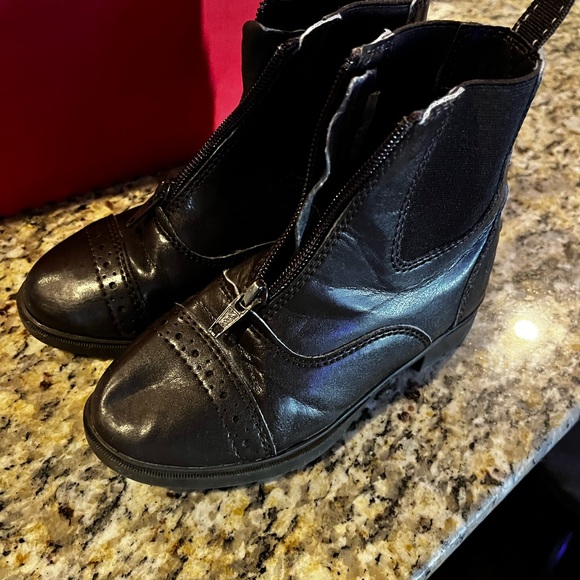 Black and brown pair of paddock riding boots for little riders. Great condition - Picture 7 of 8